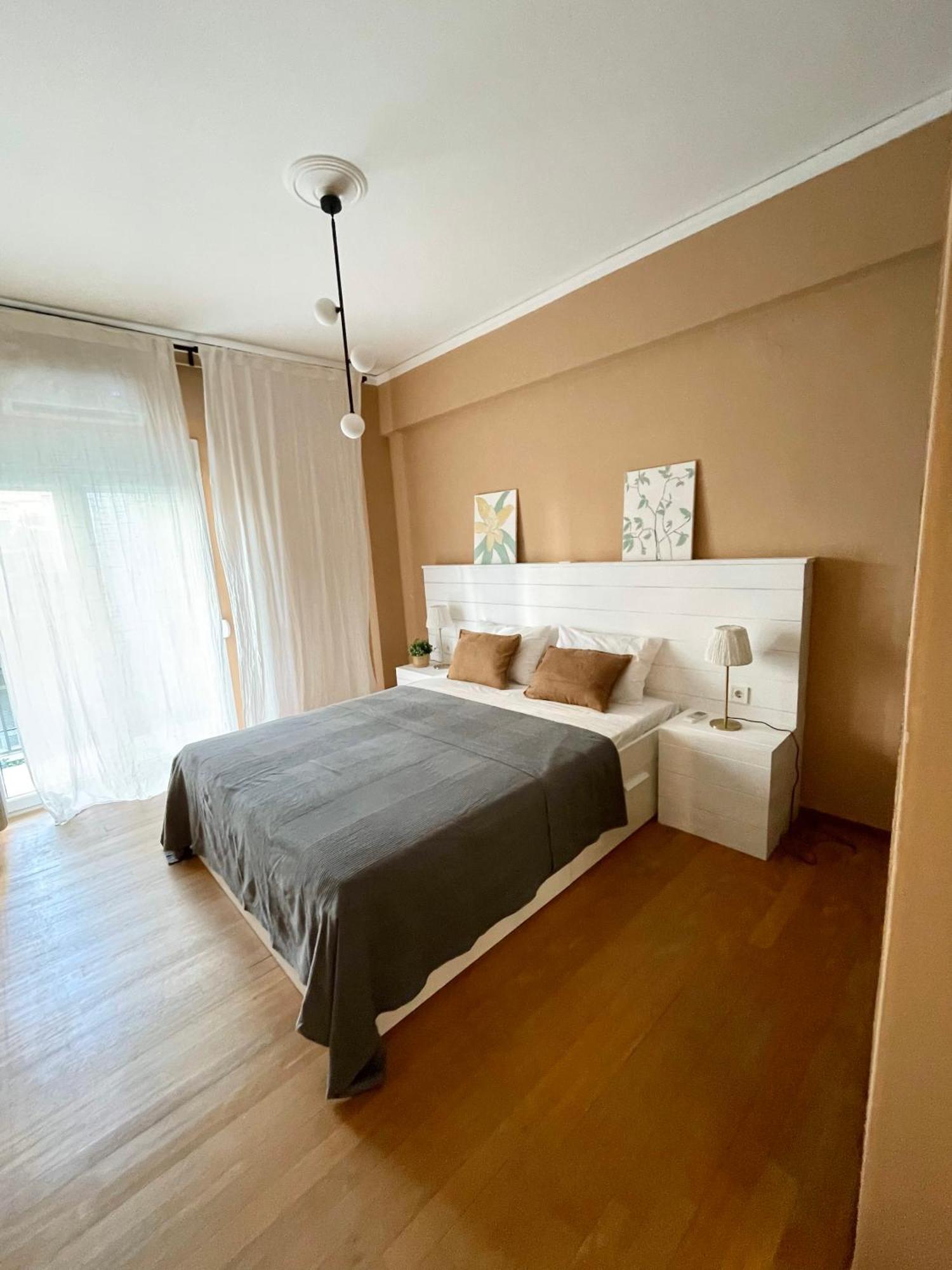 Comfy And Spacious Two Bedroom Apartment With Balcony 아테네 외부 사진