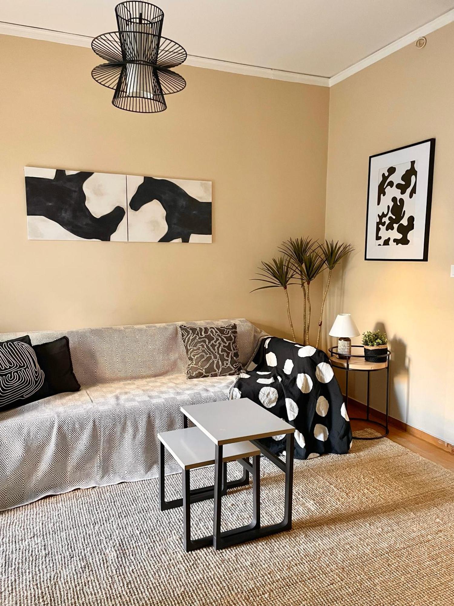 Comfy And Spacious Two Bedroom Apartment With Balcony 아테네 외부 사진