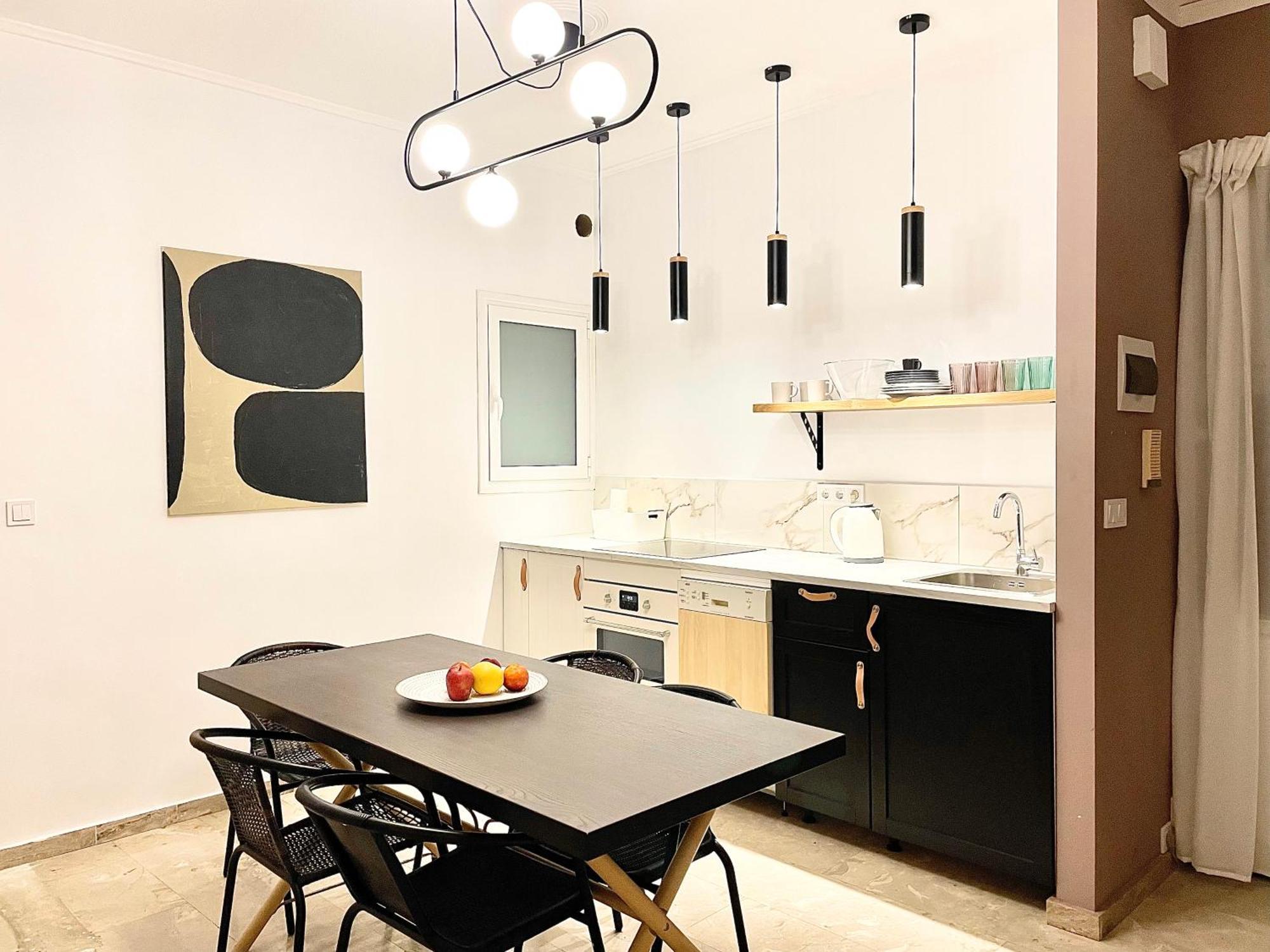 Comfy And Spacious Two Bedroom Apartment With Balcony 아테네 외부 사진